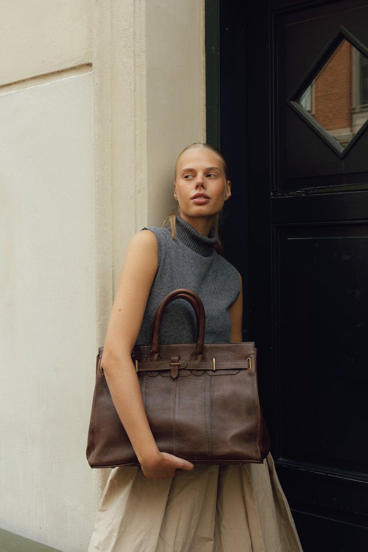 Redesigned - MADA Stor - Skinnveske