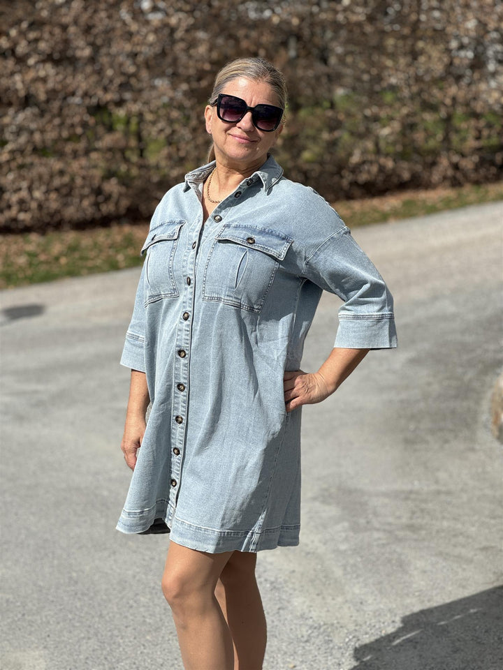 MY ESSENTIAL WARDROBE - LaraMW DenimKjole 115