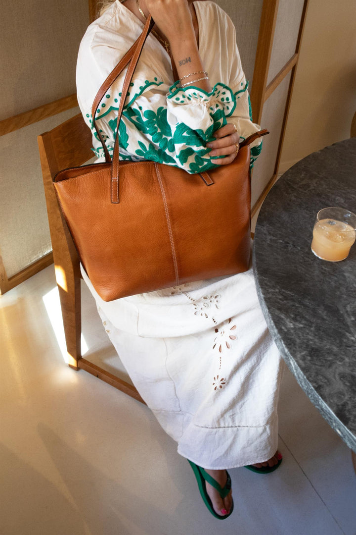 Redesigned - Malou Small Shopper Veske - Walnut