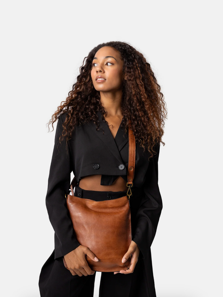 Redesigned - Fillis medium - Walnut