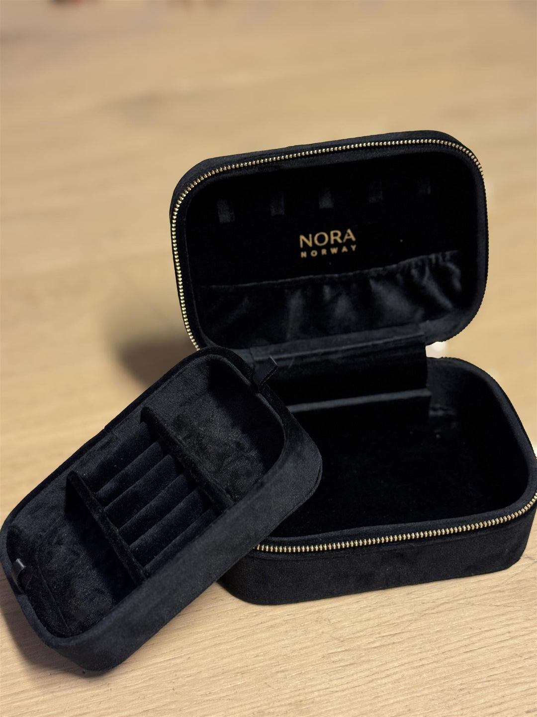 NORA Norway - Smykkeskrin - Velvet sort