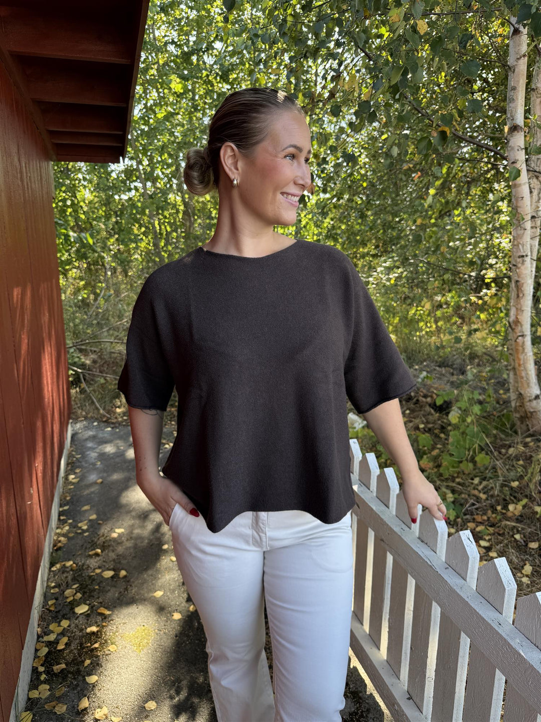 Drøbak Motehus - Mona genser med kort erm - Rund hals - Moro Brun