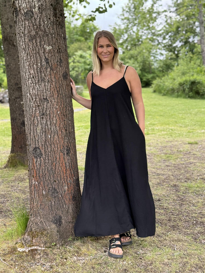 MY ESSENTIAL WARDROBE - DiasMW Nelly stroppe kjole