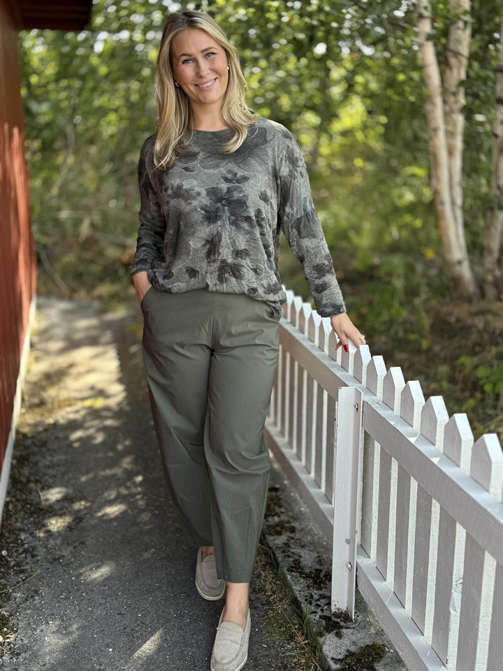 Eurasia - Myk Genser med Blomsterprint – Ull & Angora