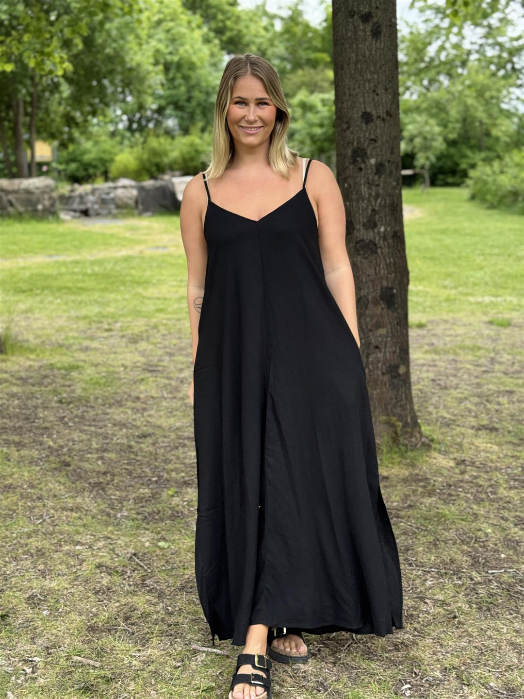 MY ESSENTIAL WARDROBE - DiasMW Nelly stroppe kjole