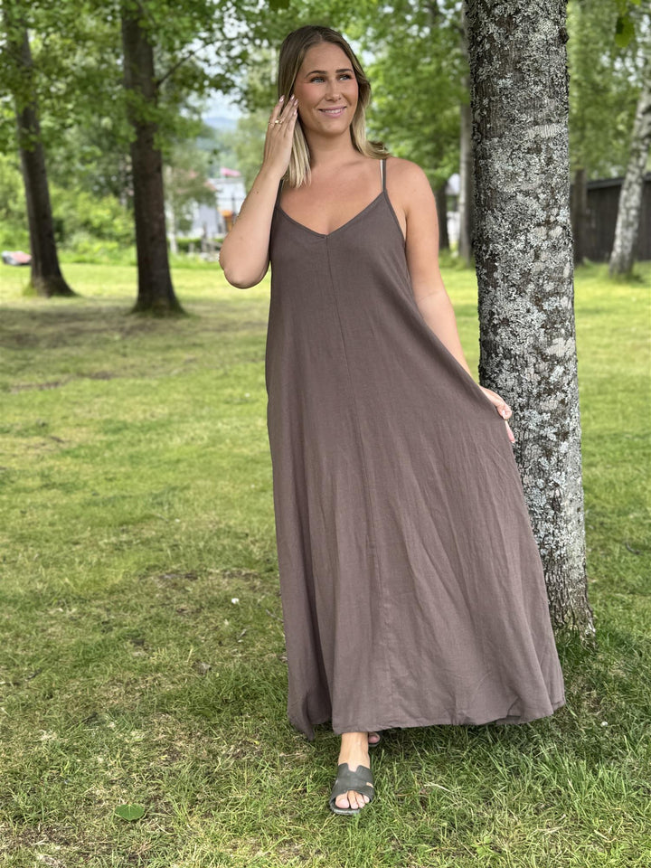 MY ESSENTIAL WARDROBE - DiasMW Nelly stroppe kjole