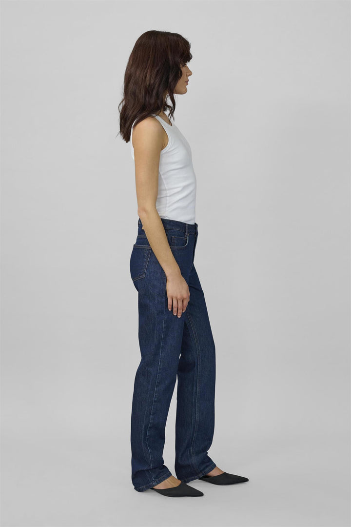 MY ESSENTIAL WARDROBE - 07 The ISA 139 Hight Straight Jeans