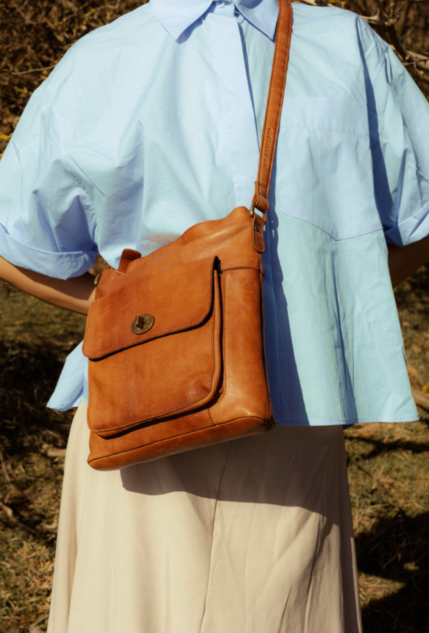 Redesigned - Kay Urban Skinnveske - Walnut