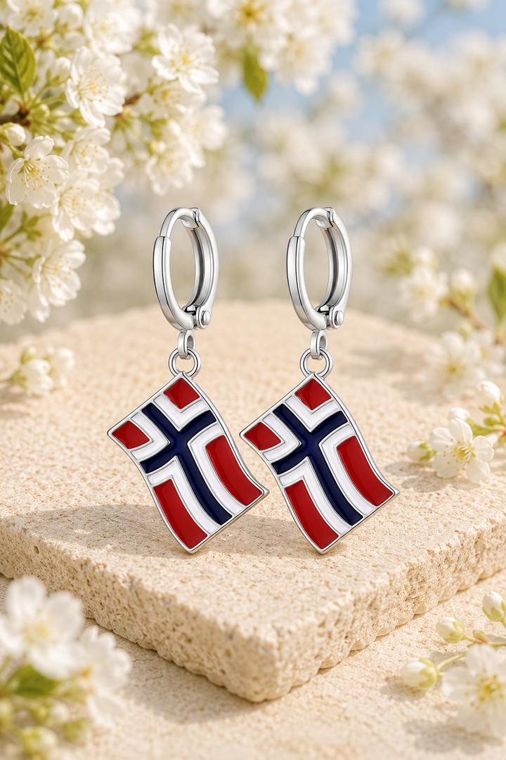 NORA Norway - NOR Ear Flag - Øredobber med flagg - Sølv