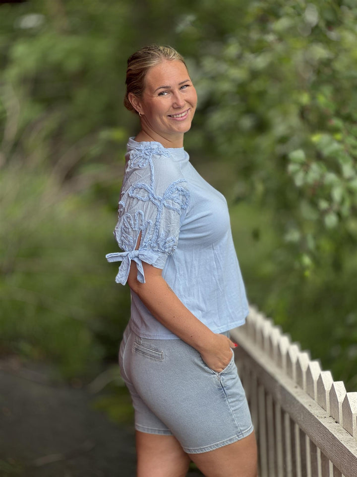 Drøbak Motehus - Donna topp - Lys blå