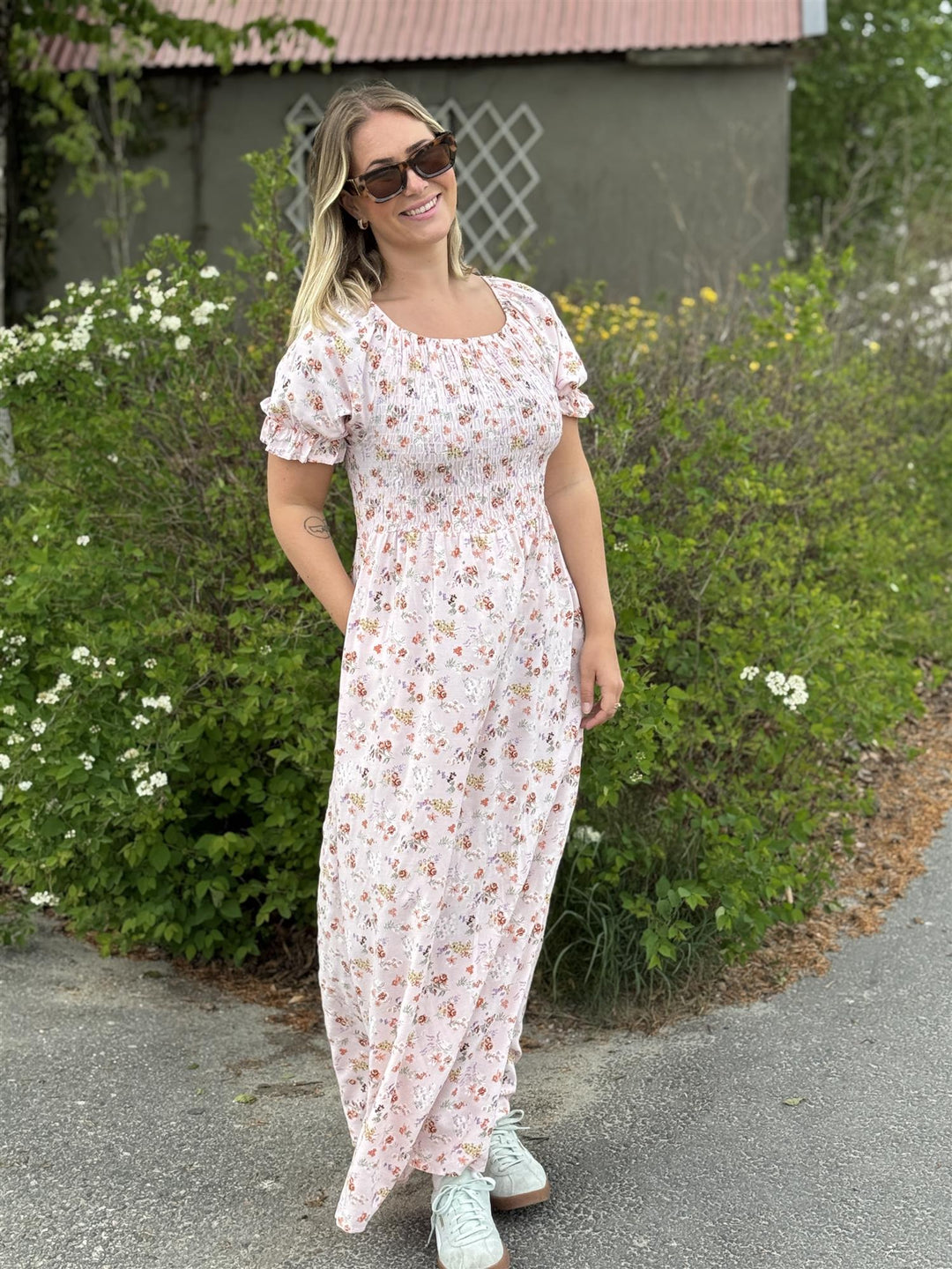 Drøbak Motehus - Alba maxikjole med smock - Rosa
