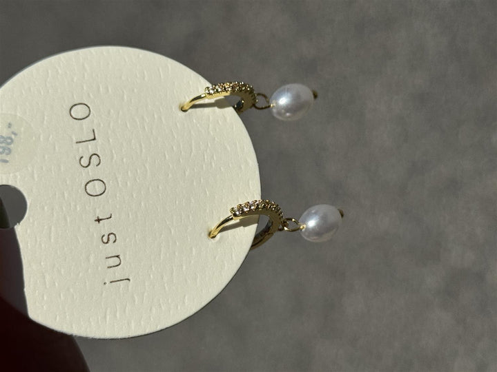 A&C - Nordic Jewellery Design - Hoop pearl gold/crystal øredobber