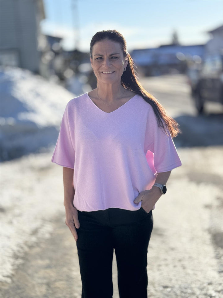 Drøbak Motehus - Mona genser med kort erm - V-hals - Rosa
