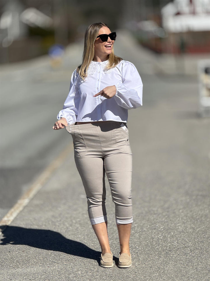 Drøbak Motehus - Cherry Berry Capri - Beige