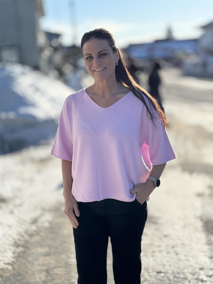 Drøbak Motehus - Mona genser med kort erm - V-hals - Rosa