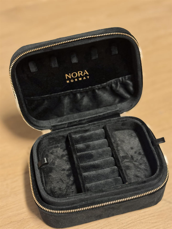 NORA Norway - Smykkeskrin - Velvet sort