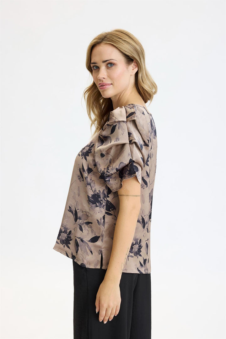 In Front - Vallerie Bluse
