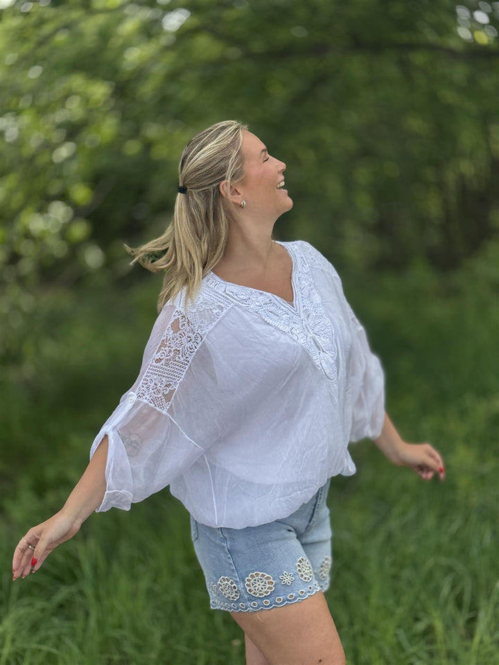 Eurasia - Lekker Bluse med Blonde Bak