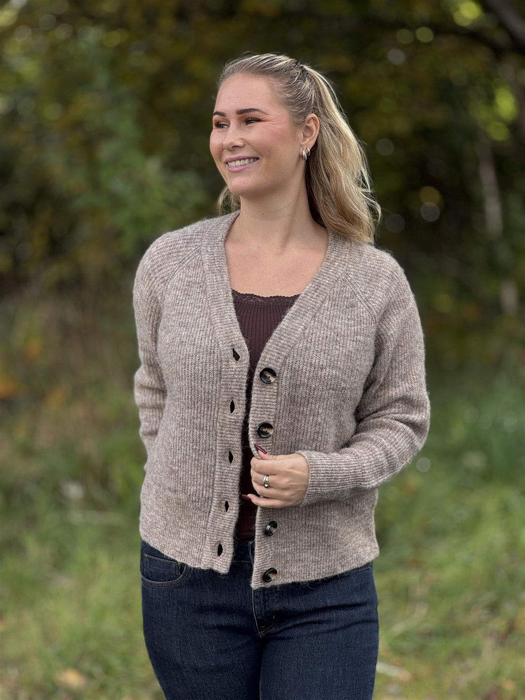 MY ESSENTIAL WARDROBE - 04 THE KNIT CARDIGAN