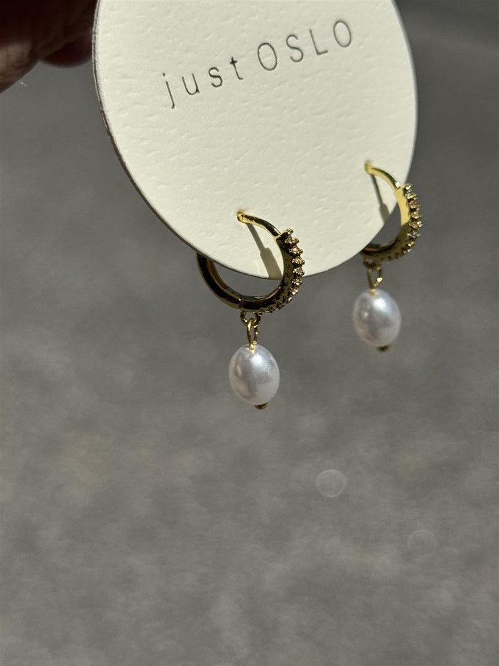 A&C - Nordic Jewellery Design - Hoop pearl gold/crystal øredobber