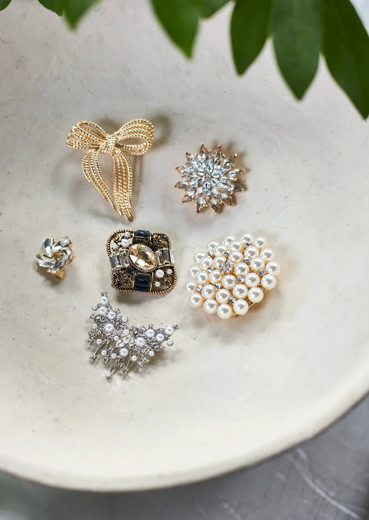 Black Colour - Brosje - Sløyfe - Gull