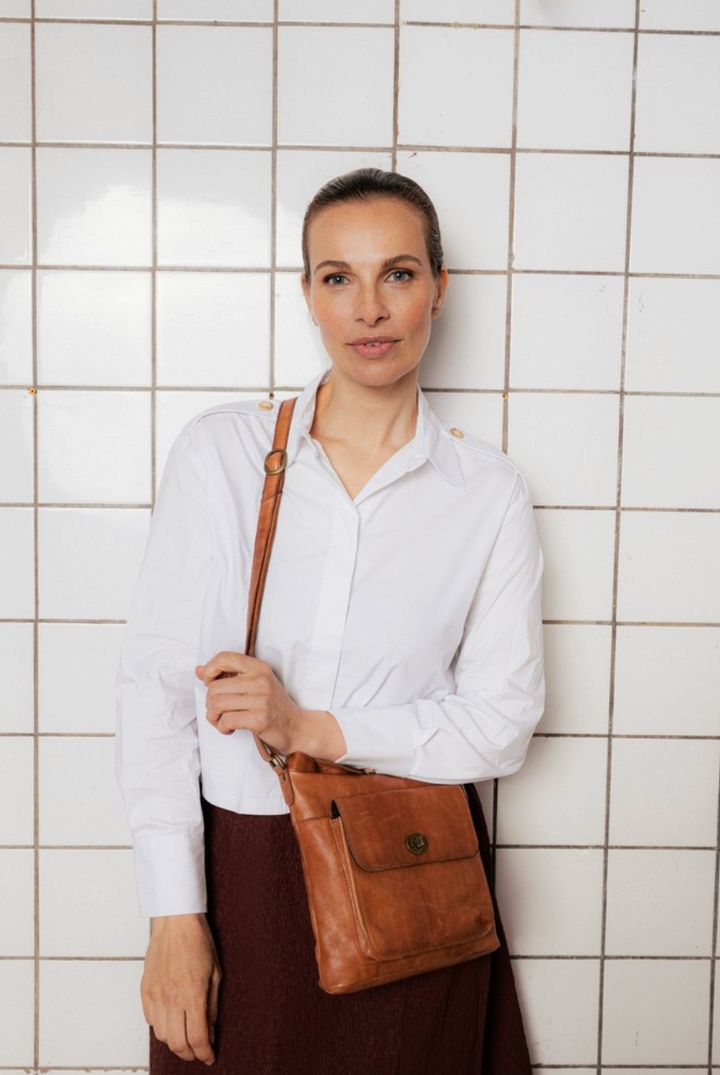 Redesigned - Kay Urban Skinnveske - Walnut