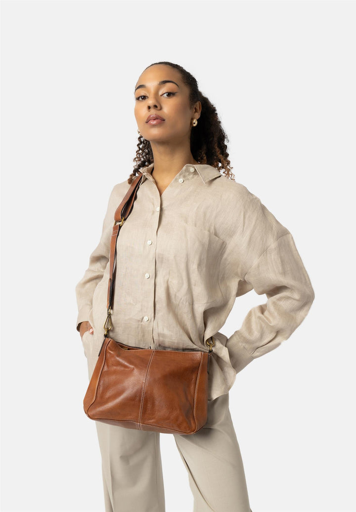 Redesigned - Lise small - Walnut