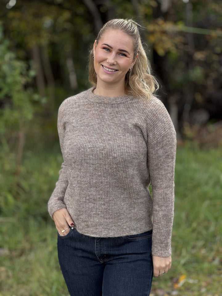 MY ESSENTIAL WARDROBE - 05 THE KNIT Ullgenser