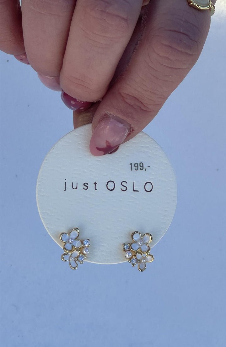 A&C - Nordic Jewellery Design - Øredobber - Blomster - Hvite
