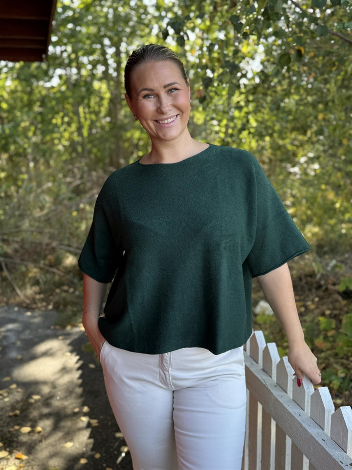 Drøbak Motehus - Mona genser med kort erm - Rund hals - Bottigla