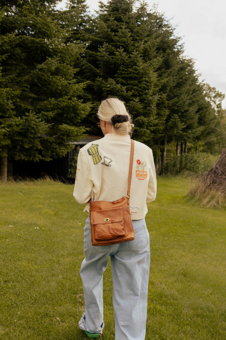 Redesigned - Kay Urban Skinnveske - Walnut