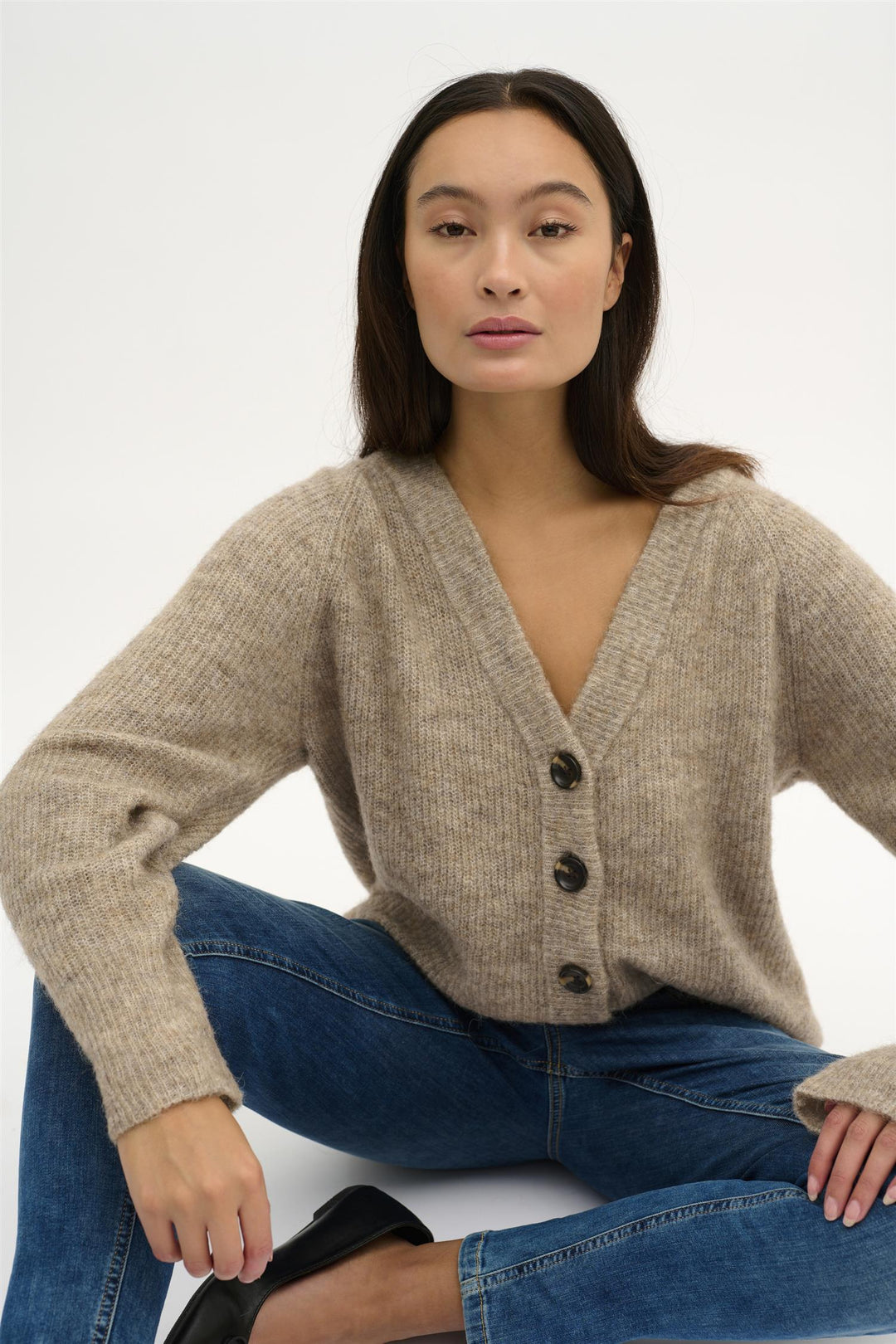 MY ESSENTIAL WARDROBE - 04 THE KNIT CARDIGAN