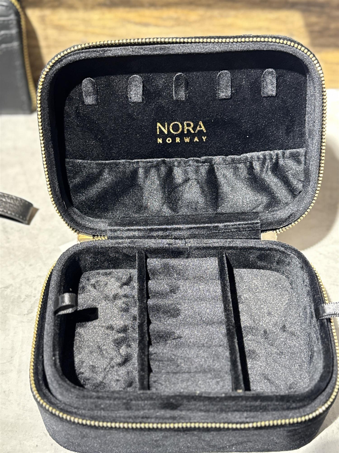 NORA Norway - Smykkeskrin - Velvet sort