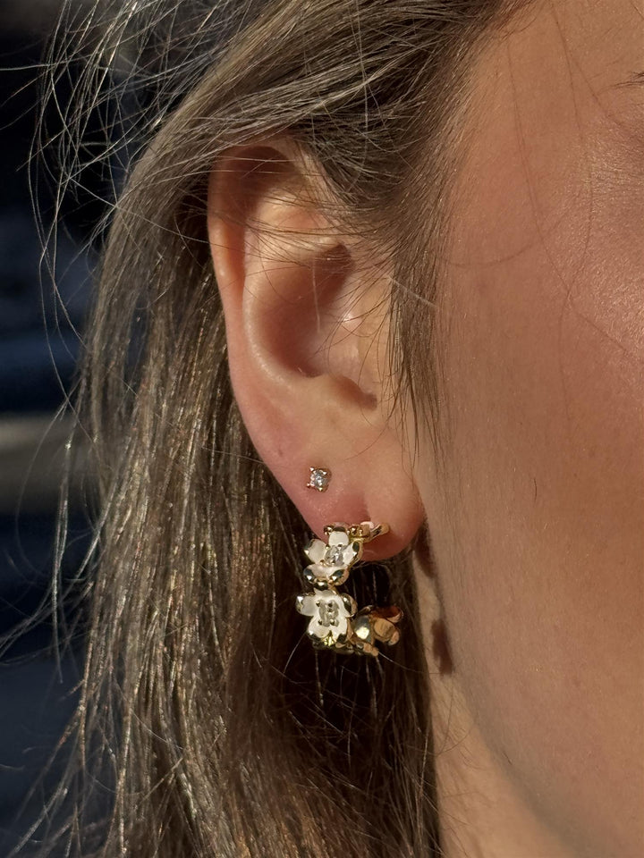 A&C - Nordic Jewellery Design - Blomster øredobber - hvite