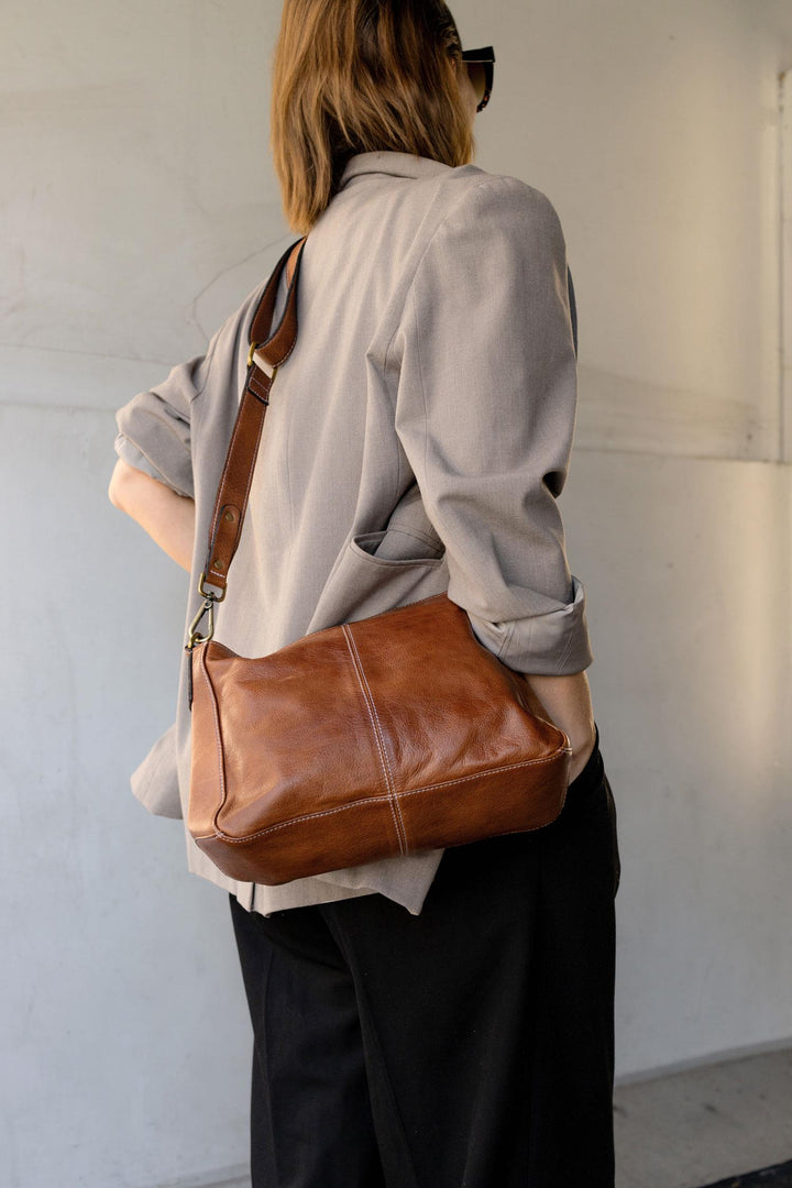 Redesigned - Lise small - Walnut