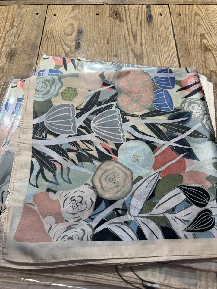 A&C - Nordic Jewellery Design - Bandana skjerf - Beige blomster